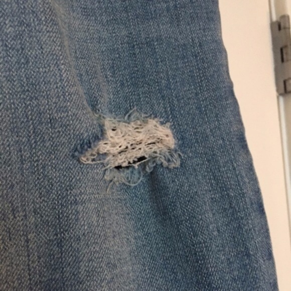 Old Navy “The Flirt” Light Wash Distressed Jeans – Size 4 Short - Picture 5 of 6